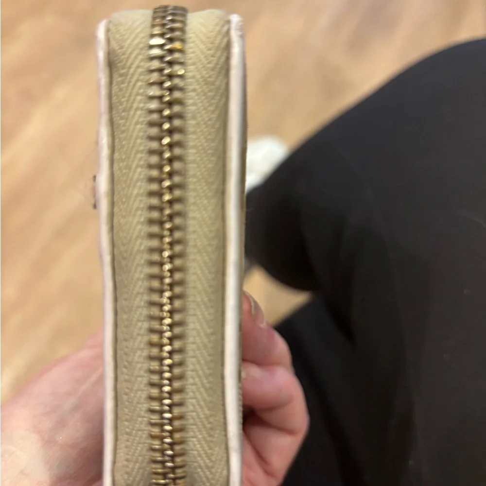 Gucci Tan and Green Signature Wallet - Picture 13 of 15